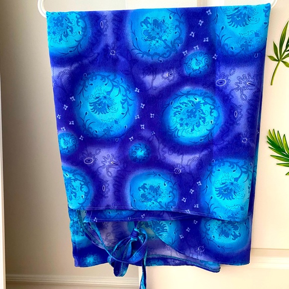 Beautifully detailed and vibrant coloured bohemian sarong. - Picture 2 of 7